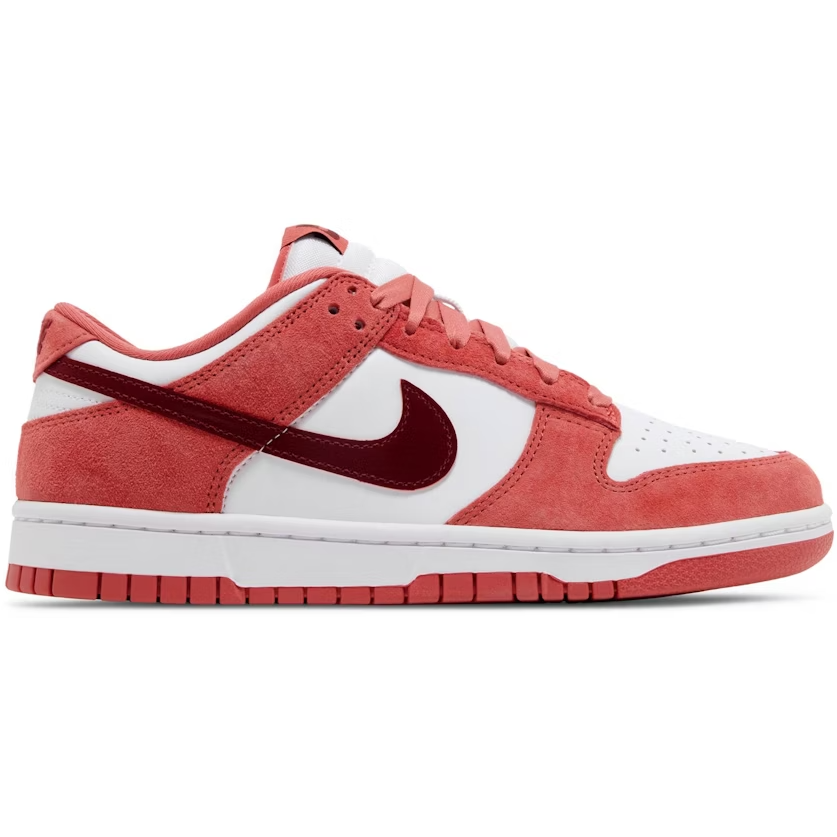 Nike triple sold pink 8.5 womens Valentine’s dunks / with box