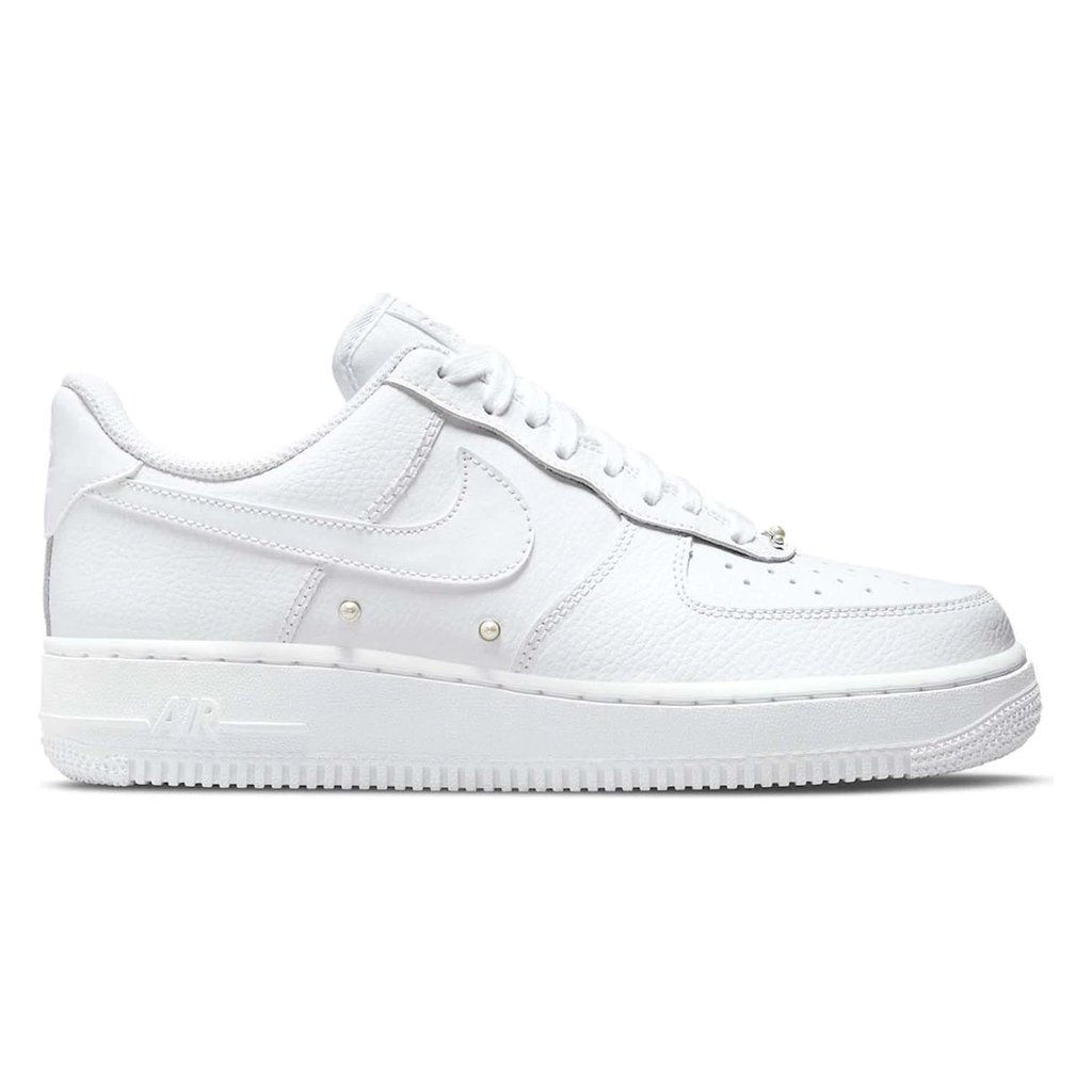 Nike-Women-s-Air-Force-1-07-SE