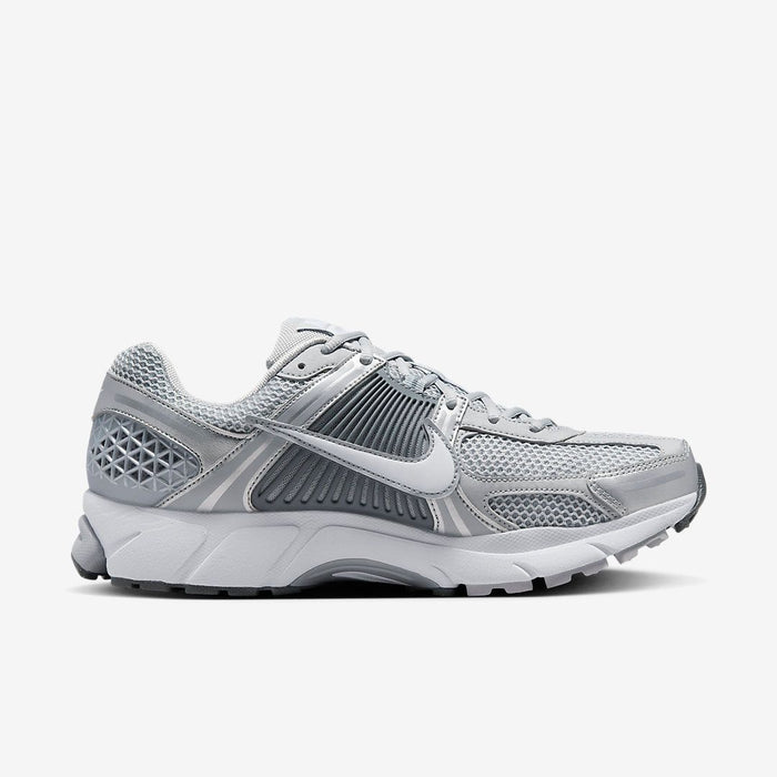 Nike Men's Nike Zoom Vomero 5 Shoes - Wolf Grey / Metallic Silver / Cool Grey / White