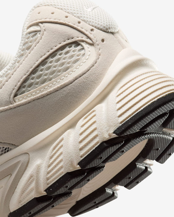 Nike Women's V5 Rnr Shoes - Light Orewood Brown / Pale Ivory / Black