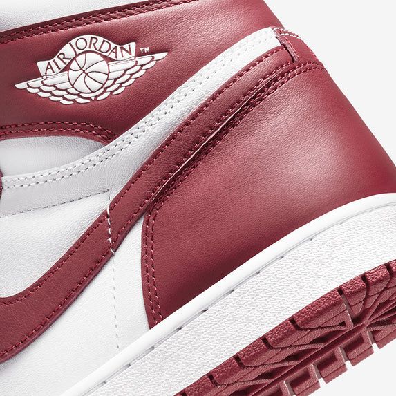 Red and white nike air jordan 1 retro online